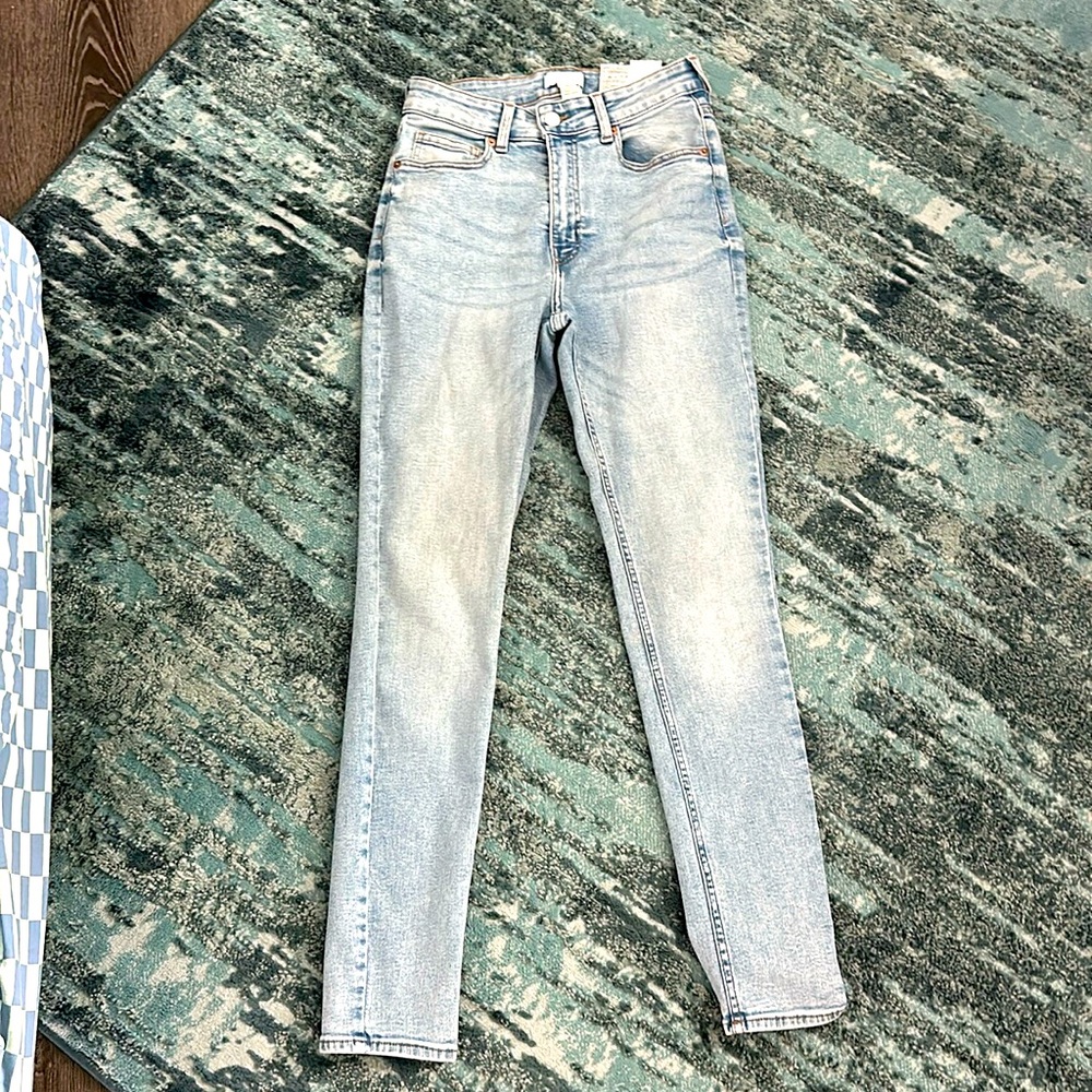 H&M light wash skinny jeans